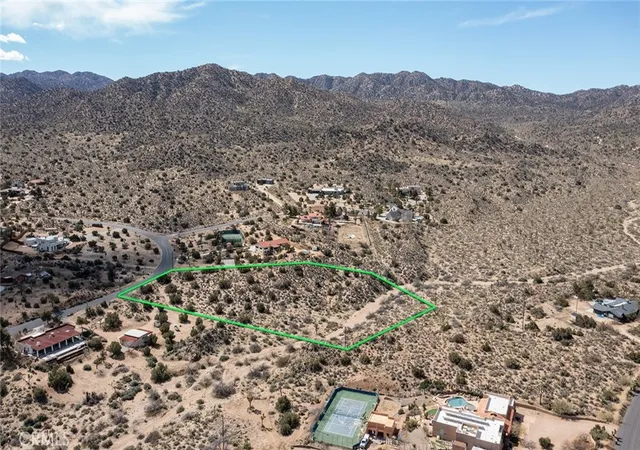 5th image of 9486 Carmelita Cir, Yucca Valley, CA 92284 | MLS# JT26046332