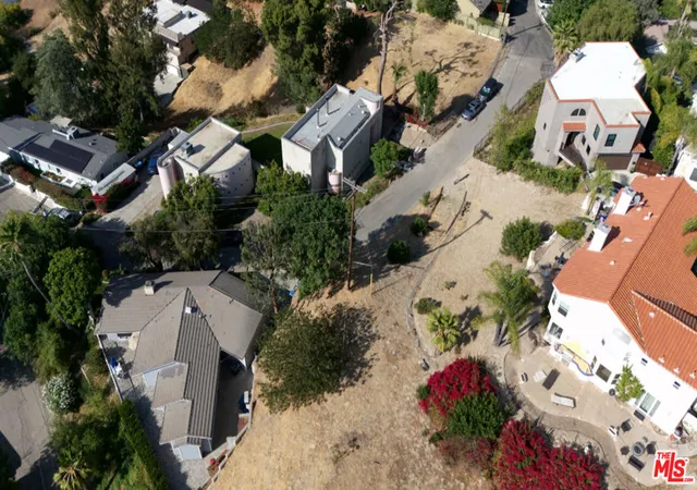 2nd image of 5015 Calatrana Dr, Woodland Hills, CA 91364 | MLS# 26660817