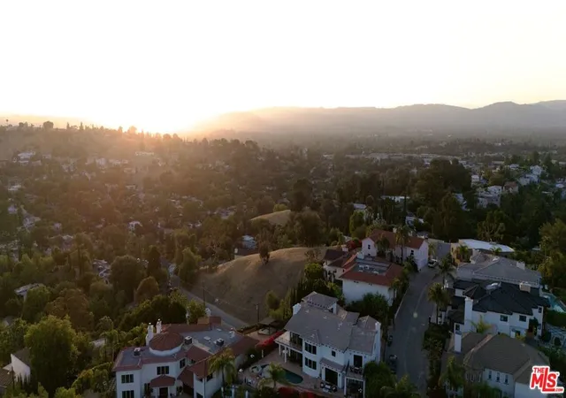 9th image of 5015 Calatrana Dr, Woodland Hills, CA 91364 | MLS# 26660817