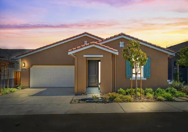 1st image of 2109 White Oak Dr, Hollister, CA 95023 | MLS# ML82037501