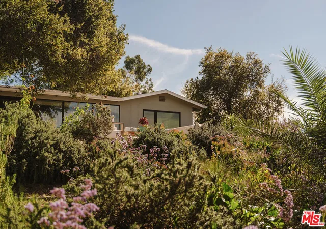 1st image of 9550 Wheatland Ave, Sunland, CA 91040 | MLS# 26660665