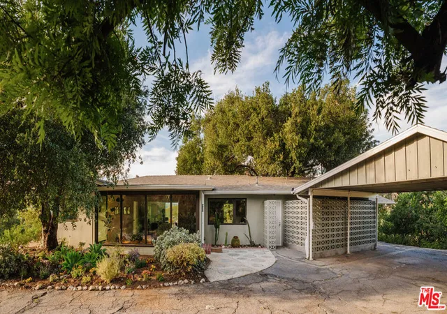 2nd image of 9550 Wheatland Ave, Sunland, CA 91040 | MLS# 26660665