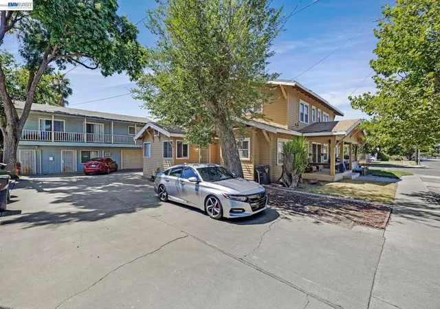 Photo 2 of Single family home for sale at 1241 Parker Ave, Tracy, CA 95376 | MLS# 41126267 | Listing updated on 2026-09-25