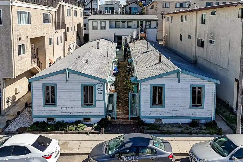 Photo 1 of Sale Pending at 712 Manhattan Ave, Hermosa Beach, CA 90254 | MLS# SB26048379 | Listing updated on 2026-08-03