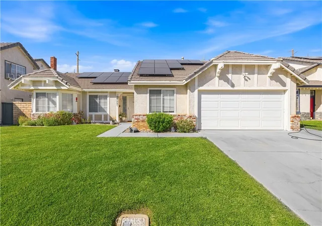 Photo 3 of Single family home for sale at 2709 Sandstone Ct, Palmdale, CA 93551 | MLS# SR26049797 | Listing updated on 2026-10-01