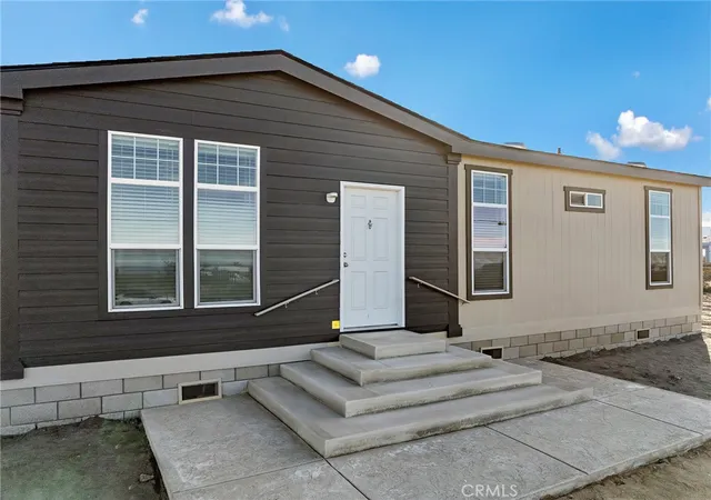 3rd image of 1961 Seville Pl, Pinon Hills, CA 92372 | MLS# HD26048444