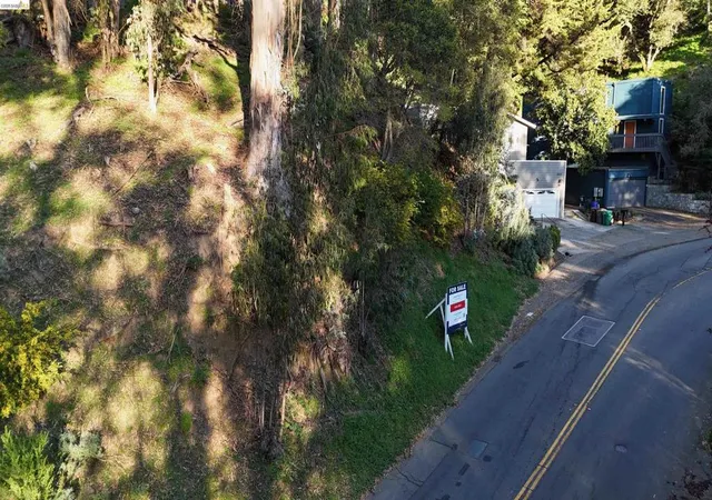 2nd image of 5847 5847 Ascot Dr, Oakland, CA 94611 | MLS# 41126326