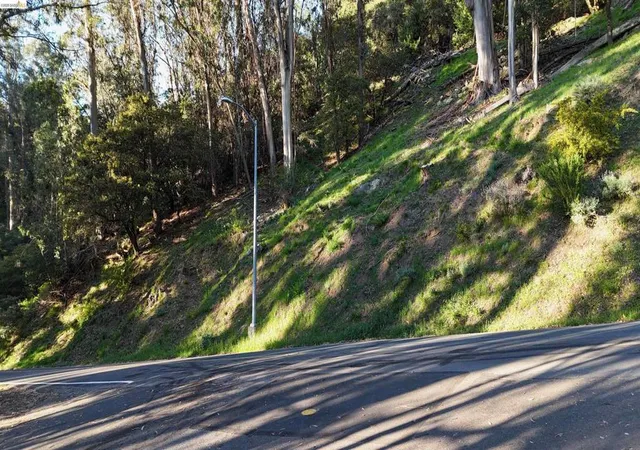 5th image of 5847 5847 Ascot Dr, Oakland, CA 94611 | MLS# 41126326