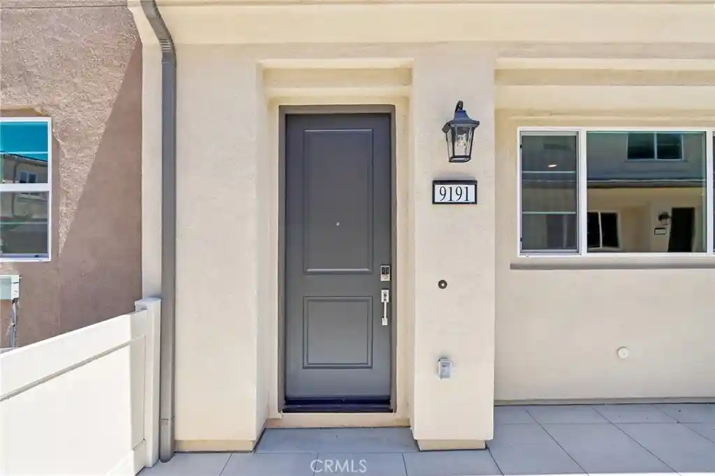 Townhouse for sale at 9191 Waverly Ln, Riverside, CA 92503 | MLS# CV26049956