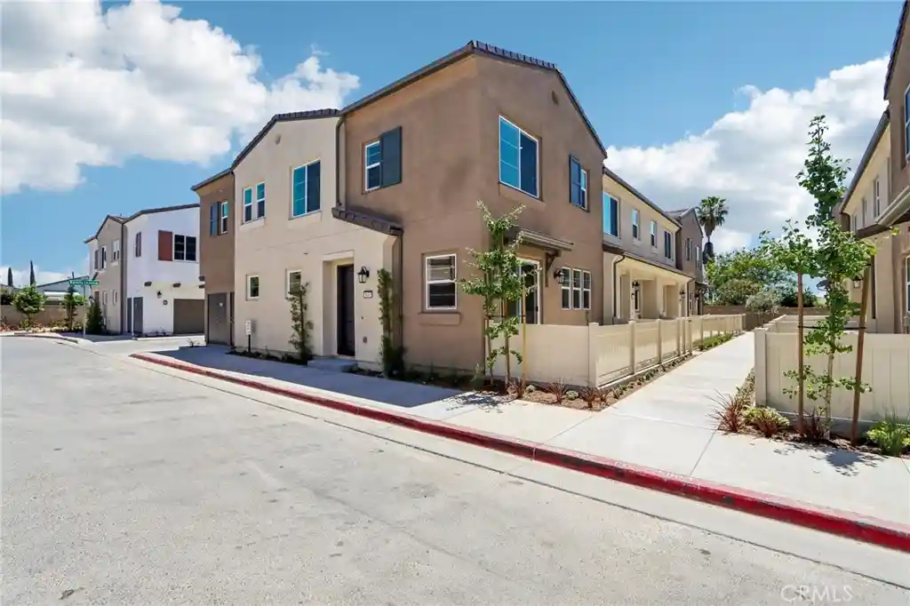 Townhouse for sale at 9187 Waverly Ln, Riverside, CA 92503 | MLS# CV26049939