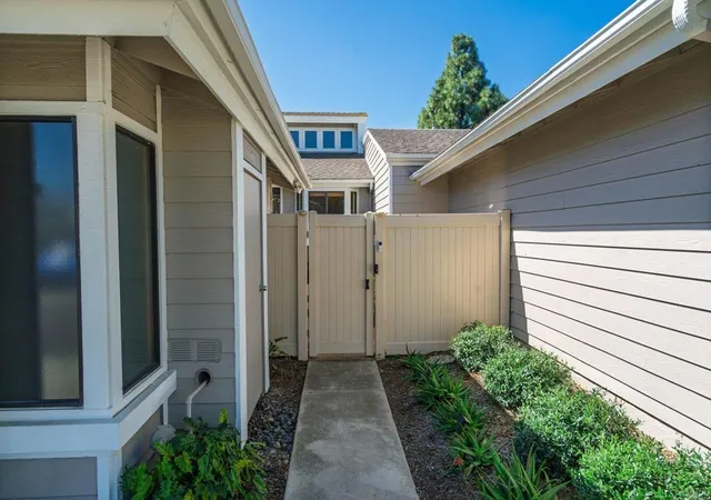 Homes for sale in Vista, CA | 1015 Gleneagles Pl, Vista, CA 92081 | MLS# NDP2602182