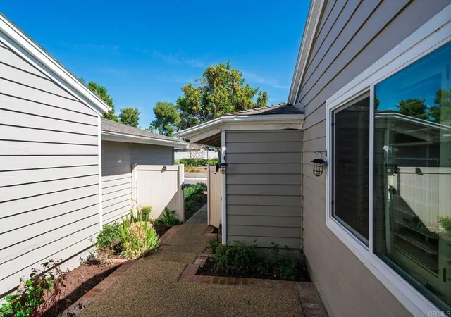 Homes for sale in Vista, CA | 1015 Gleneagles Pl, Vista, CA 92081 | MLS# NDP2602182