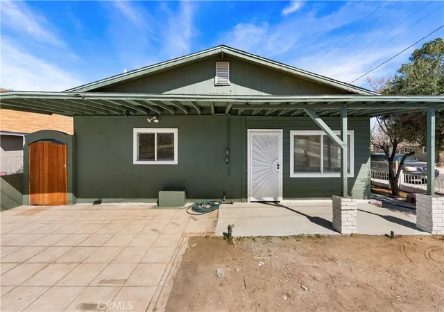 Photo 2 of Single family home for sale at 625 E Freedrick St, Barstow, CA 92311 | MLS# SR26050149 | Listing updated on 2026-04-13