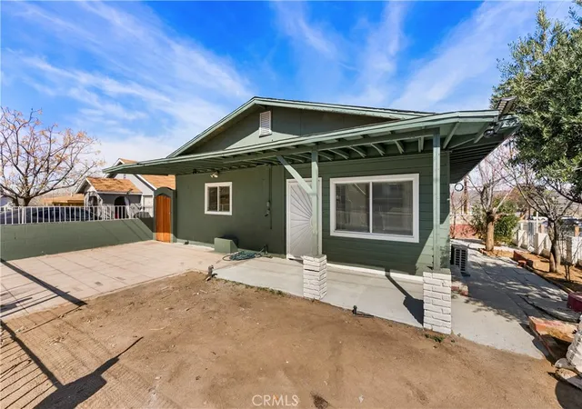 Photo 3 of Single family home for sale at 625 E Freedrick St, Barstow, CA 92311 | MLS# SR26050149 | Listing updated on 2026-04-13