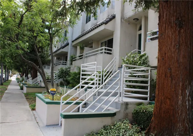 Homes for sale in Encino, CA | 5145 Yarmouth #19, Encino, CA 91316 | MLS# SR26046963
