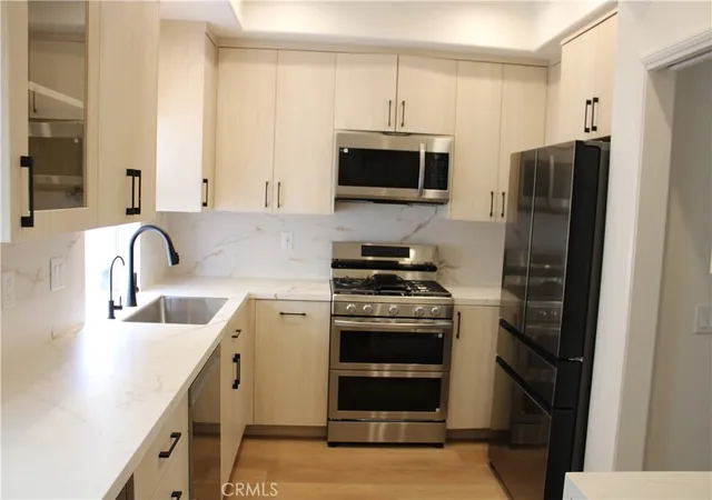 Homes for sale in Encino, CA | 5145 Yarmouth #19, Encino, CA 91316 | MLS# SR26046963