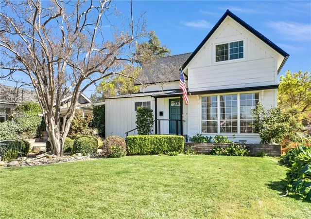 Photo 1 of Single family home for sale at 527 W Palm, Redlands, CA 92373 | MLS# CV26050248 | Listing updated on 2026-09-27