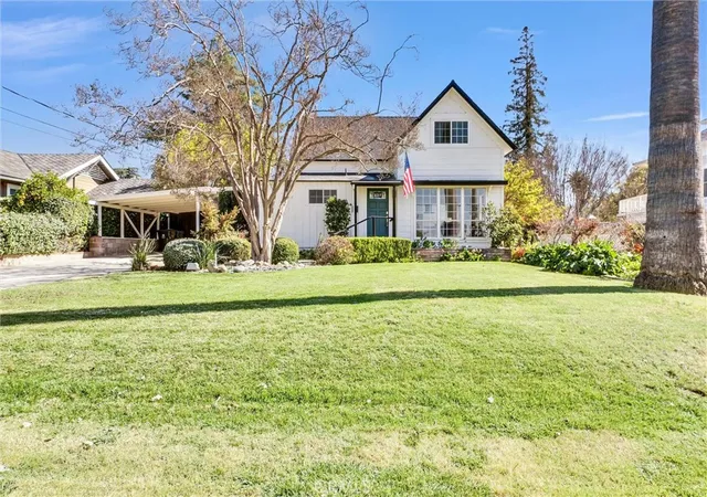 Photo 2 of Single family home for sale at 527 W Palm, Redlands, CA 92373 | MLS# CV26050248 | Listing updated on 2026-09-27