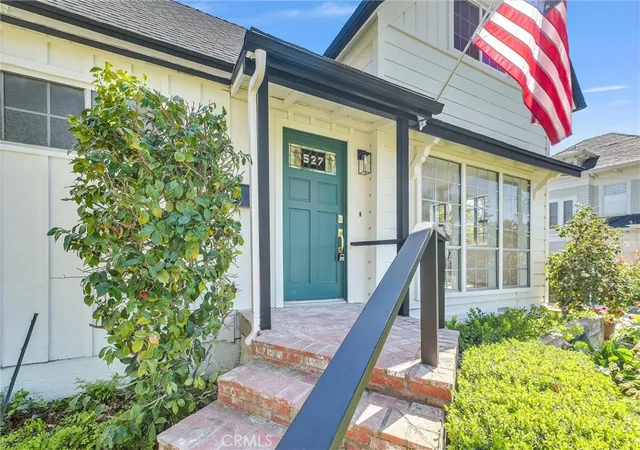 Photo 3 of Single family home for sale at 527 W Palm, Redlands, CA 92373 | MLS# CV26050248 | Listing updated on 2026-09-27