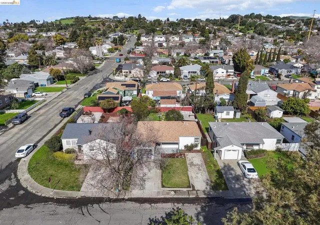 Photo 3 of Single family home for sale at 104 Foster St, Vallejo, CA 94591 | MLS# 41126390 | Listing updated on 2026-04-05