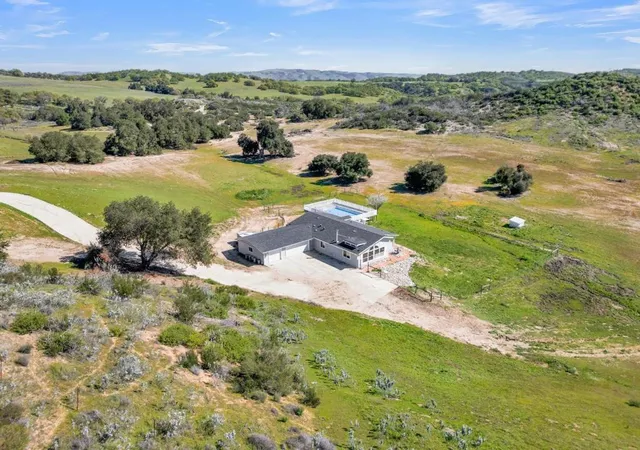 Homes for sale in Bradley, CA | 53330 Smith Rd, Bradley, CA 93426 | MLS# ML82037660