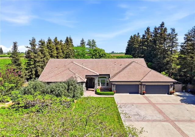 Photo 3 of Single family home for sale at 40912 Road 40, Dinuba, CA 93618 | MLS# FR26050755 | Listing updated on 2026-09-01