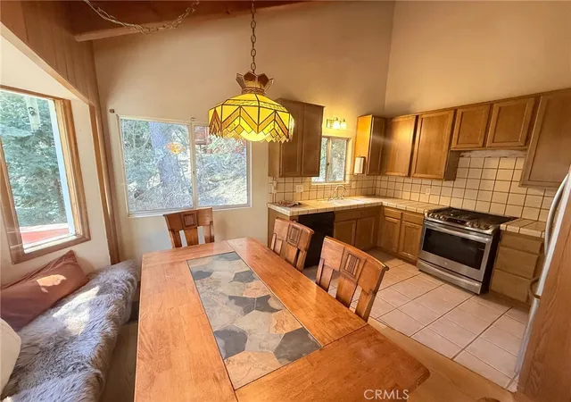 Photo 3 of Single family home for sale at 551 Community Dr, Lake Arrowhead, CA 92352 | MLS# IV26033251 | Listing updated on 2026-07-11