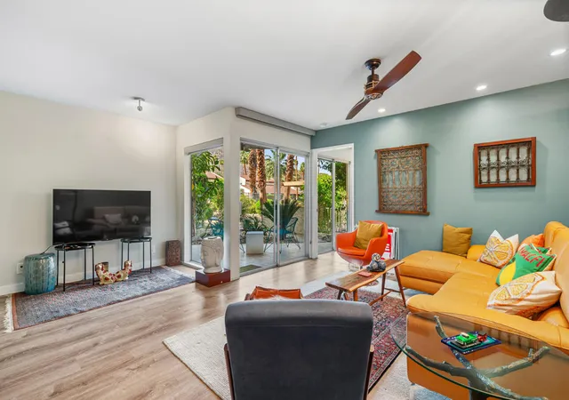 Listing Photo 2 - Condo for sale in building located at 1552 S Camino Real, Palm Springs, CA 92264 - Unit #127
