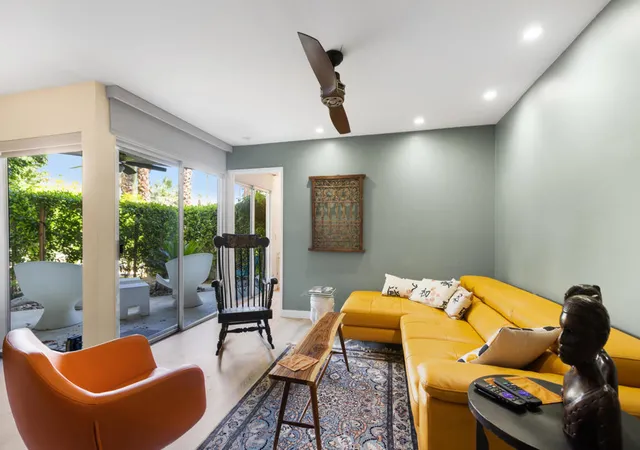 Listing Photo 4 - Condo for sale in building located at 1552 S Camino Real, Palm Springs, CA 92264 - Unit #127