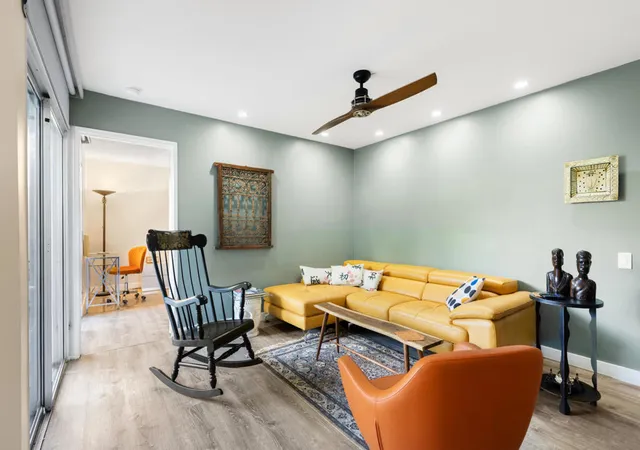 Listing Photo 5 - Condo for sale in building located at 1552 S Camino Real, Palm Springs, CA 92264 - Unit #127