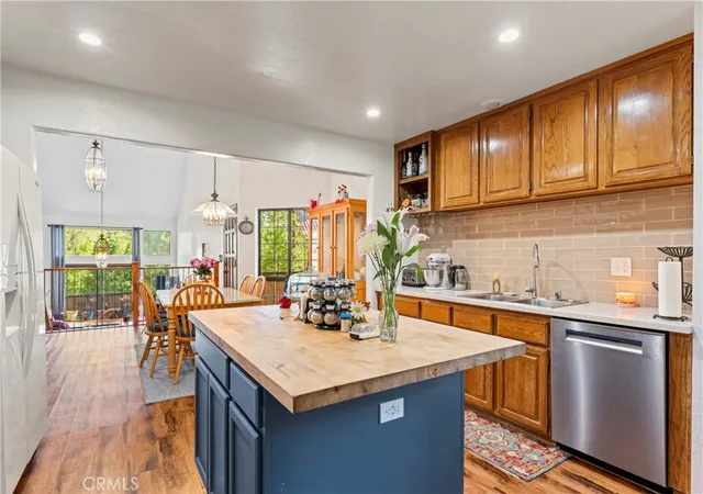 Homes for sale in Lake Arrowhead, CA | 27528 Ashwood Ln, Lake Arrowhead, CA 92352 | MLS# IG26050878