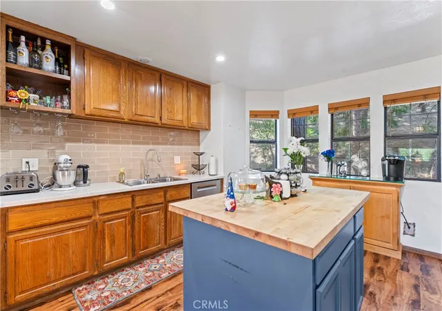Photo 3 of Condo for sale at 27528 Ashwood Ln, Lake Arrowhead, CA 92352 | MLS# IG26050878 | Listing updated on 2026-10-03