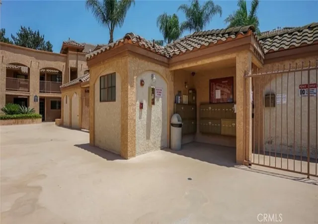Listing Photo 4 - Condo for sale in building located at 4121 Hathaway Ave, Long Beach, CA 90815 - Unit #3