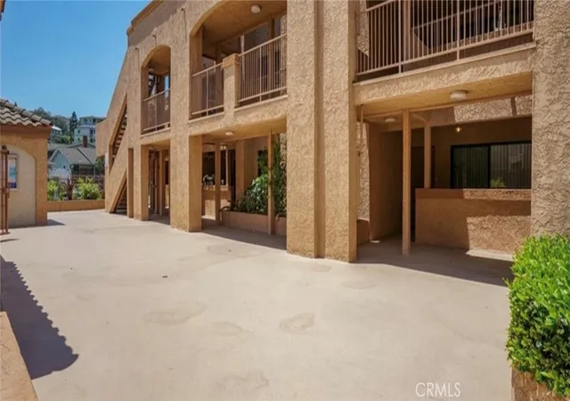 Listing Photo 5 - Condo for sale in building located at 4121 Hathaway Ave, Long Beach, CA 90815 - Unit #3