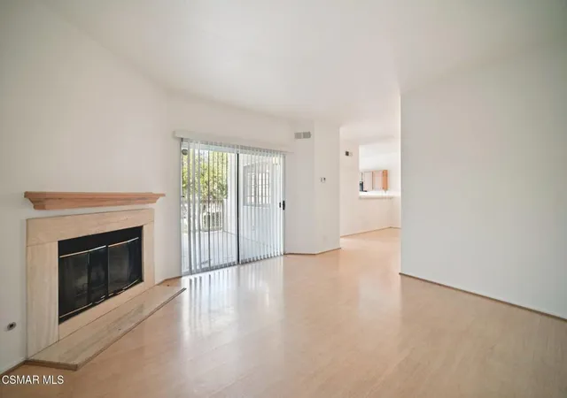 3rd image of 668 Oak Run Trl, Oak Park, CA 91377