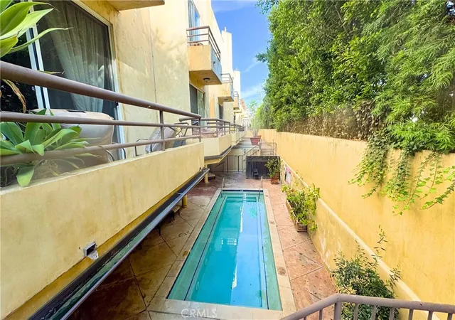 3rd image of 4128 Whitsett #101, Studio City, CA 91604 | MLS# SR26051250