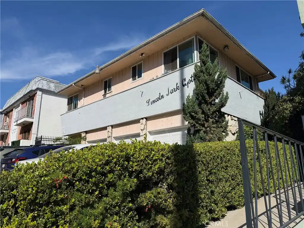 Multi family home for sale at 1129 Lincoln Blvd, Santa Monica, CA 90403 | MLS# SB26051364