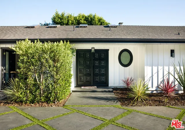 2nd image of 18013 Sea Reef Dr, Pacific Palisades, CA 90272 | MLS# 25612345