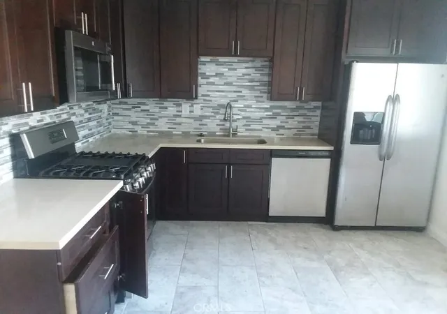 2nd image of 1134 S Oxford Ave, Los Angeles, CA 90006 | MLS# GD26051434