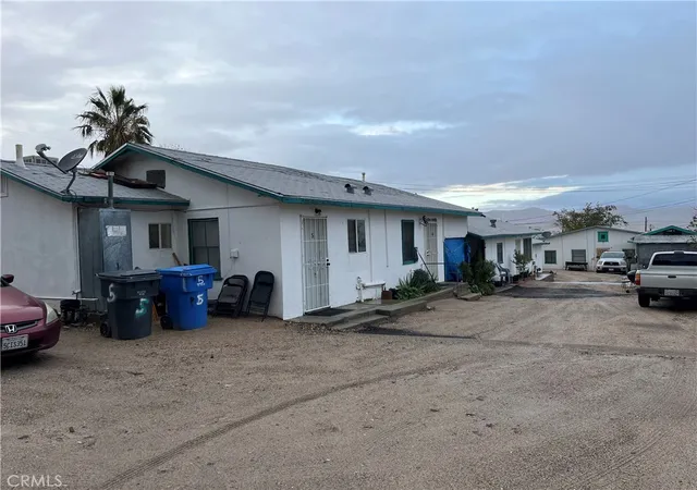 Listing Photo 2 - Condo for sale in building located at 604 E Buena Vis, Barstow, CA 92311 - Unit #