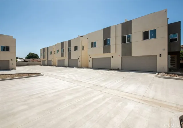 3rd image of 1018 W 223Rd St #4, Torrance, CA 90502 | MLS# PW26052225
