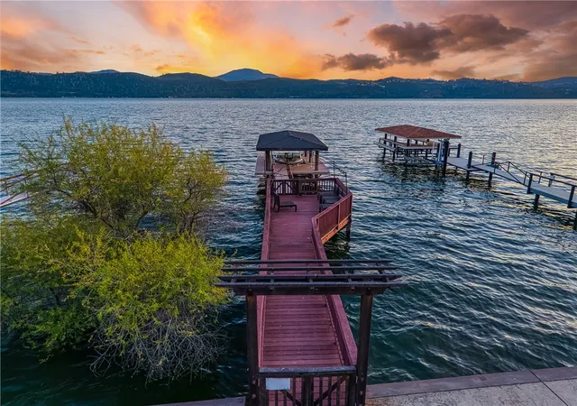 3rd image of 12620 Lakeshore Dr, Clearlake, CA 95422 | MLS# LC26052250