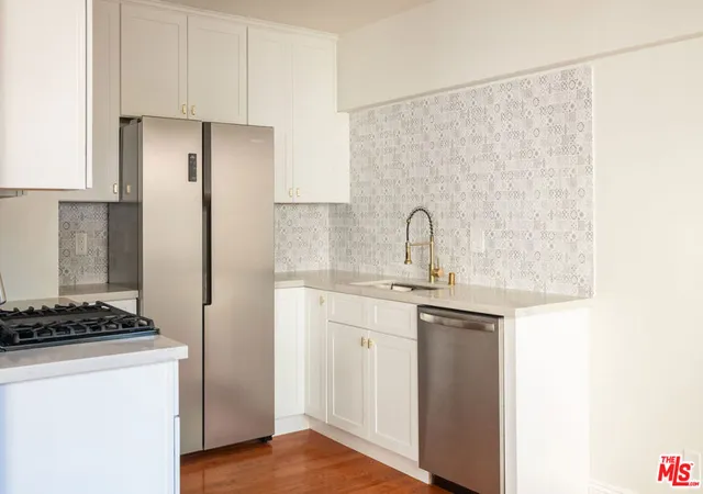 3rd image of 1323 S Ridgeley Dr, Los Angeles, CA 90019 | MLS# 26658983