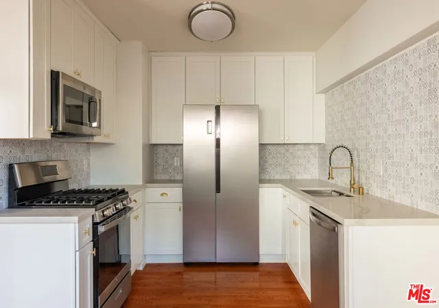 4th image of 1323 S Ridgeley Dr, Los Angeles, CA 90019 | MLS# 26658983