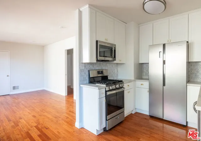 5th image of 1323 S Ridgeley Dr, Los Angeles, CA 90019 | MLS# 26658983
