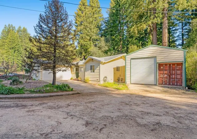 Photo 3 of Single family home for sale at 215 Moon Dr, Boulder Creek, CA 95006 | MLS# ML82036496 | Listing updated on 2026-09-30