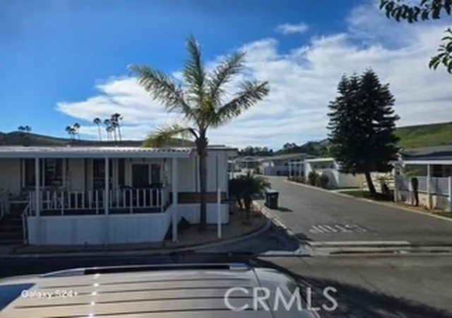 3rd image of 195 Tierra Rejada #29, Simi Valley, CA 93065 | MLS# BB26049888