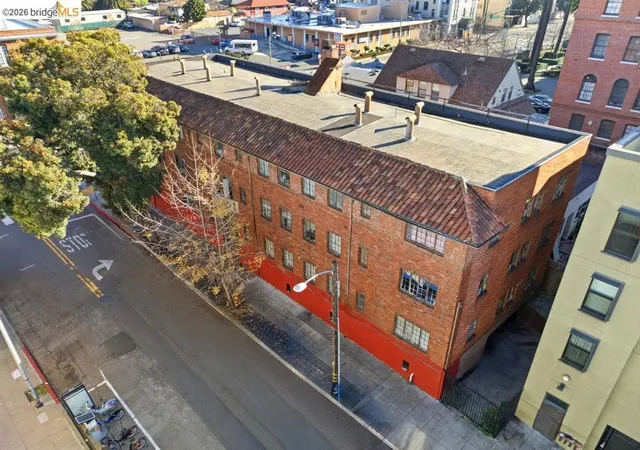 Listing Photo 5 - Condo for sale in building located at 1290 26th Ave, Oakland, CA 94601