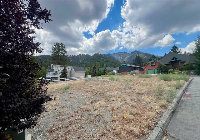 3rd image of 5419 Pacific Crest Dr, Wrightwood, CA 92397 | MLS# HD26052535