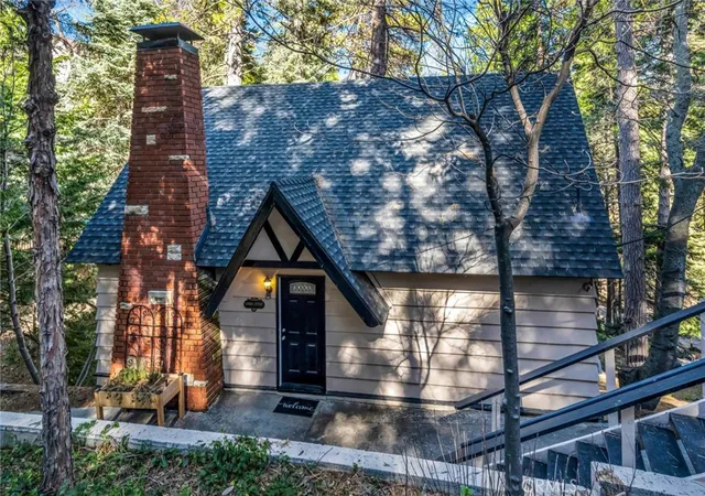 Homes for sale in Lake Arrowhead, CA | 377 Hillside, Lake Arrowhead, CA 92352 | MLS# IG26052149